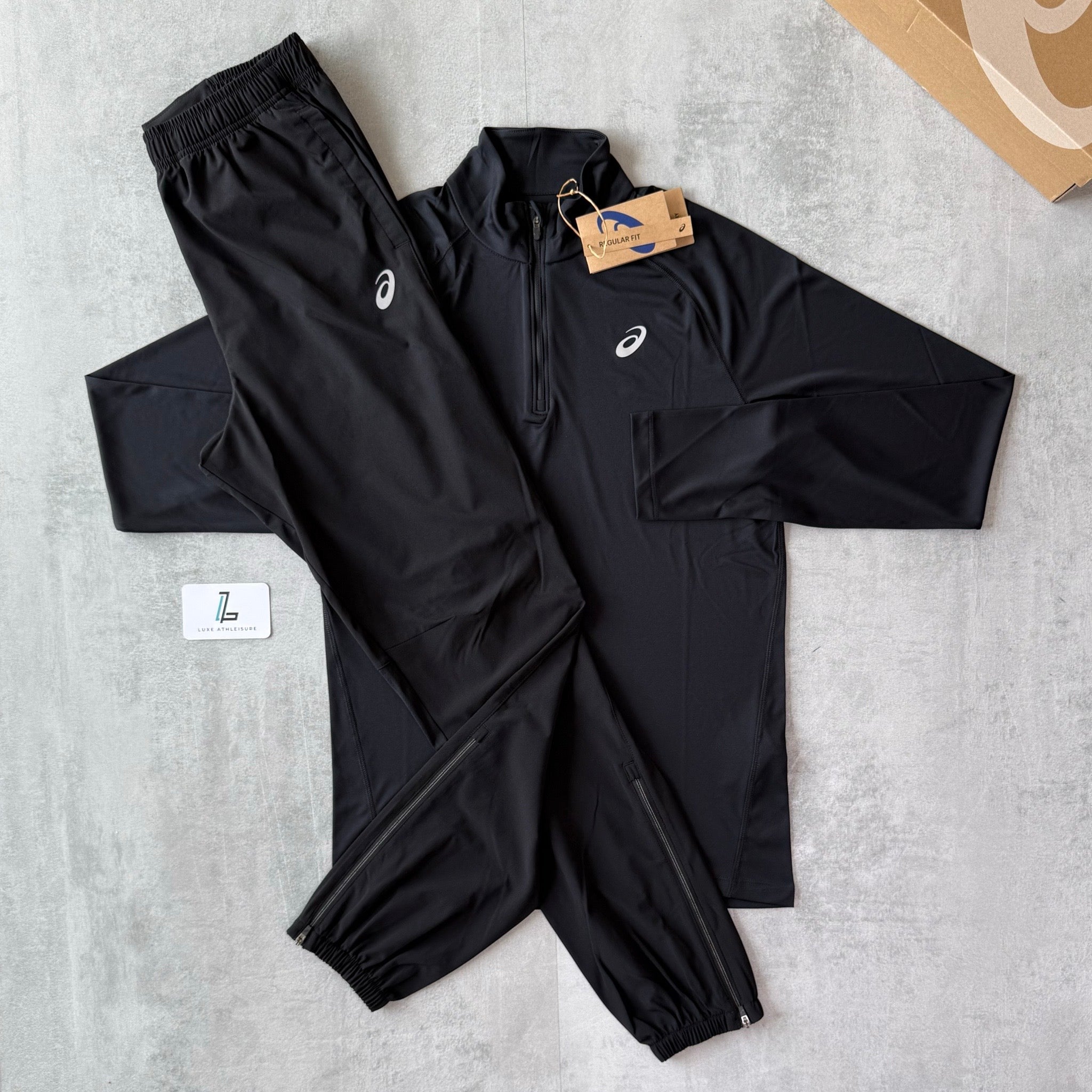 ASICS 1/4 ZIP SET ‘PERFORMANCE BLACK’