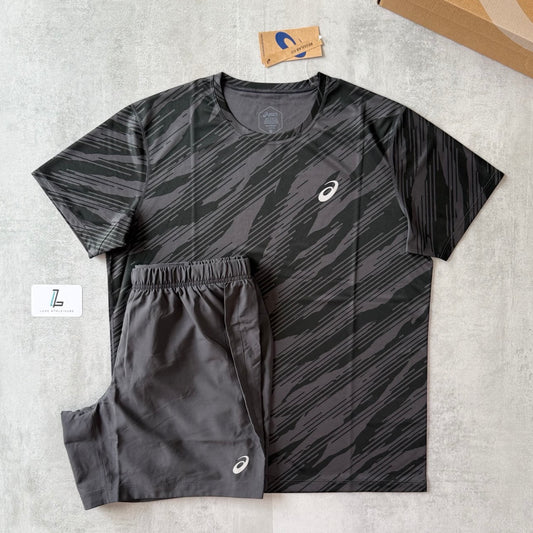 ASICS CORE PRINT 2IN1 SHORTS SET ‘GRAPHITE GREY/PERFORMANCE BLACK’