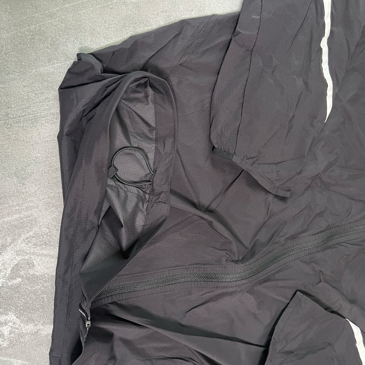 NIKE WINDRUNNER ‘BLACK/WHITE’