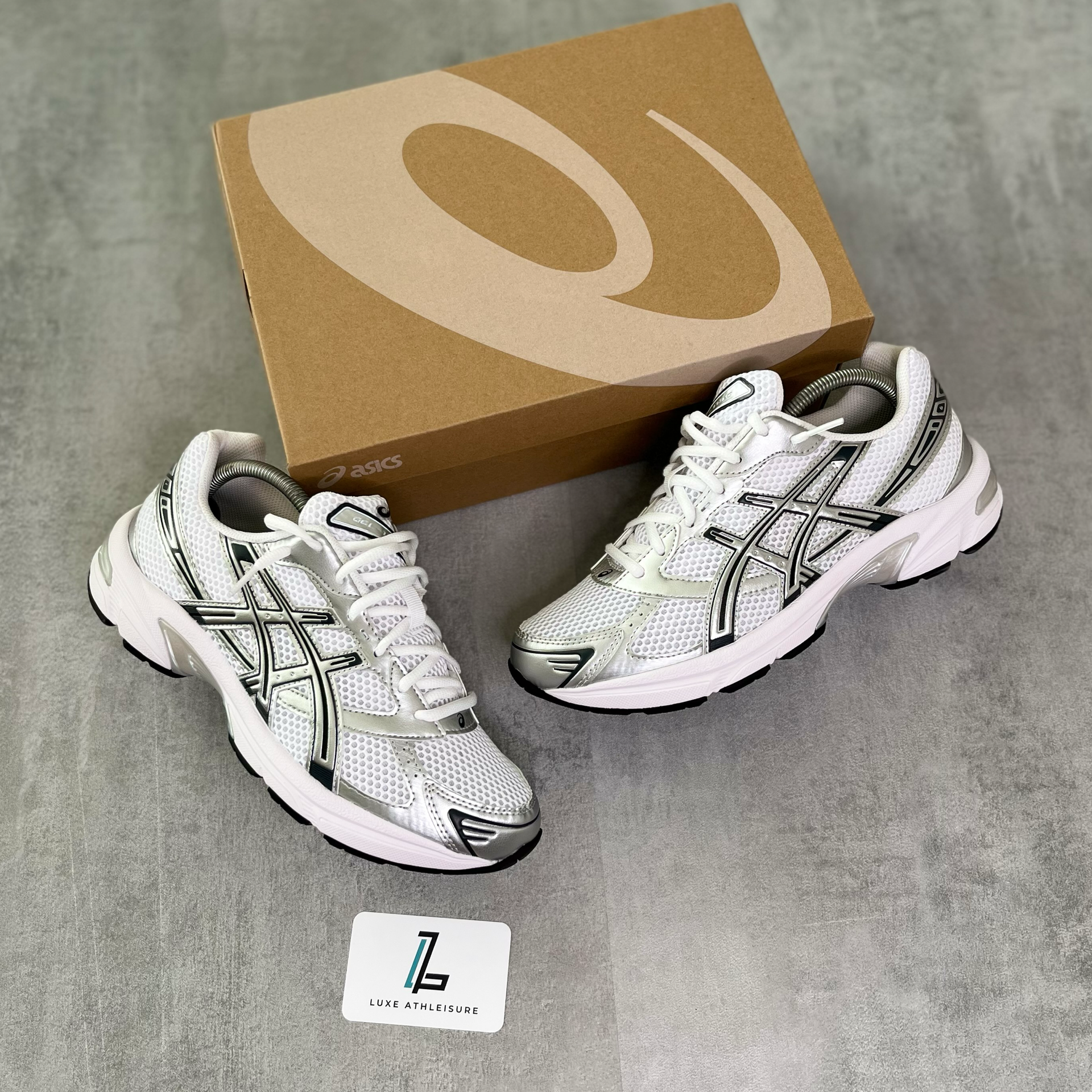 【送料&関税込】Asics White And Silver Sneakers - Unisex Asics Gel-Nyc White / Oyster Grey | Kixify Marketplace