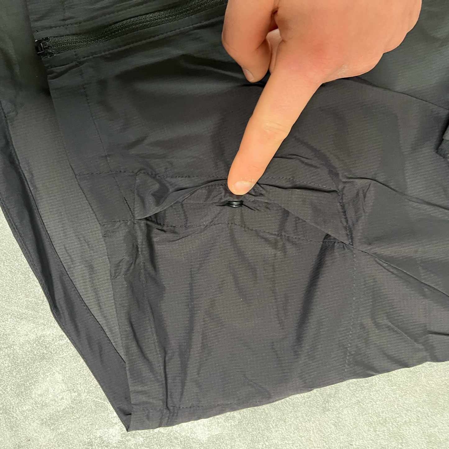 NIKE WINDRUNNER ‘BLACK/WHITE’