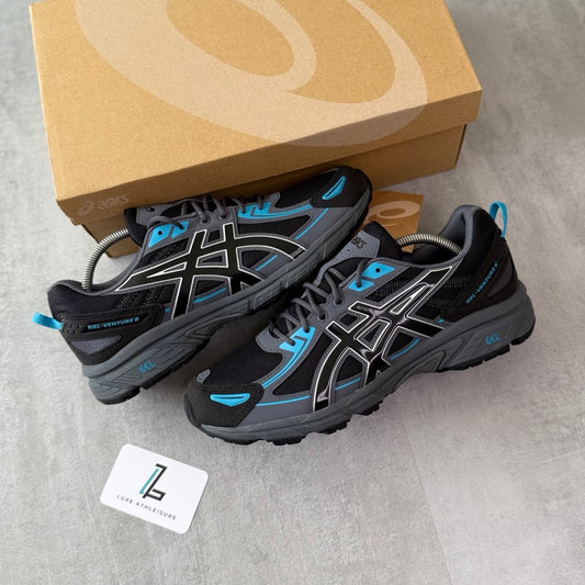 ASICS GEL VENTURE 6 ‘BLACK/CARRIER GREY/BLUE’