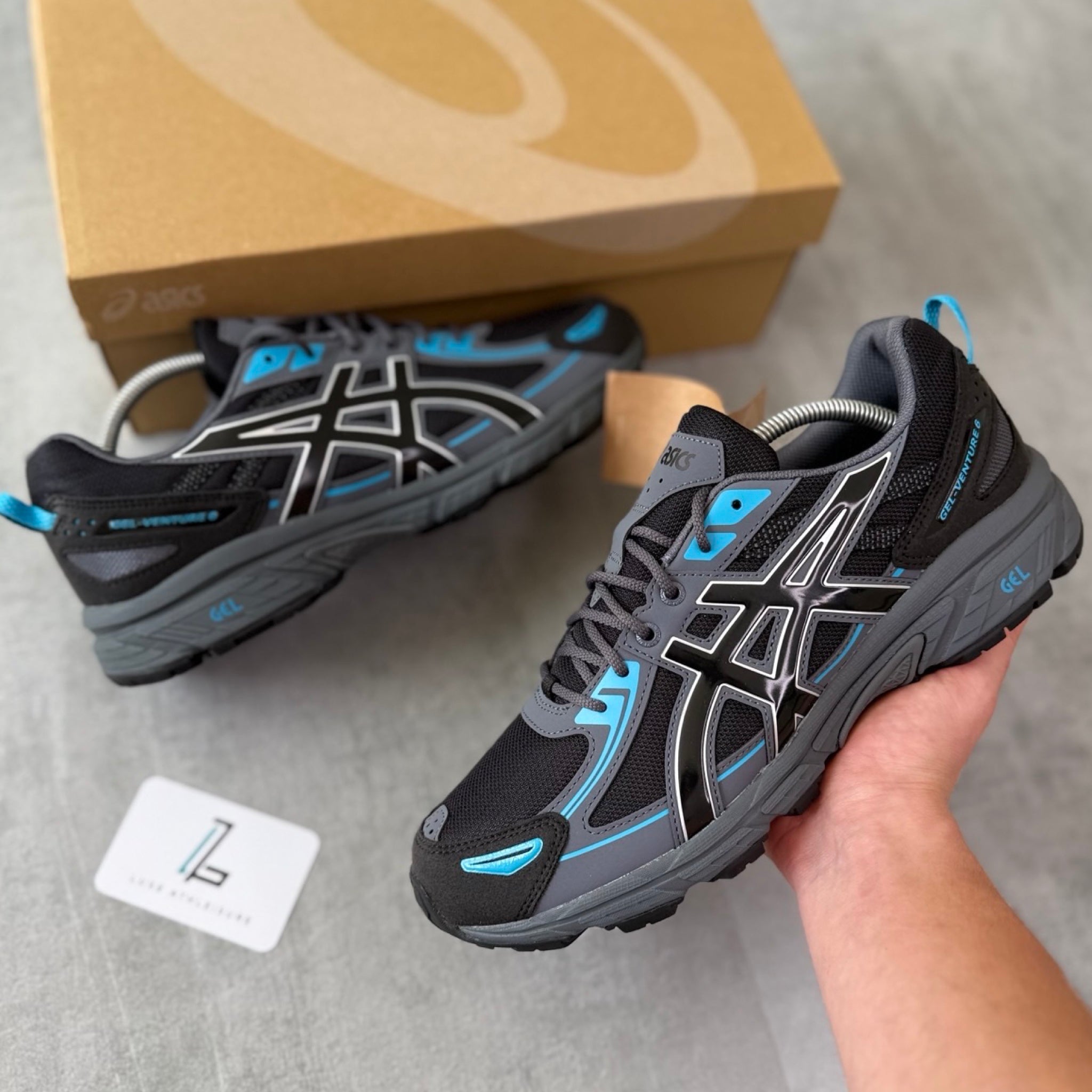 ASICS GEL VENTURE 6 ‘BLACK/CARRIER GREY/BLUE’
