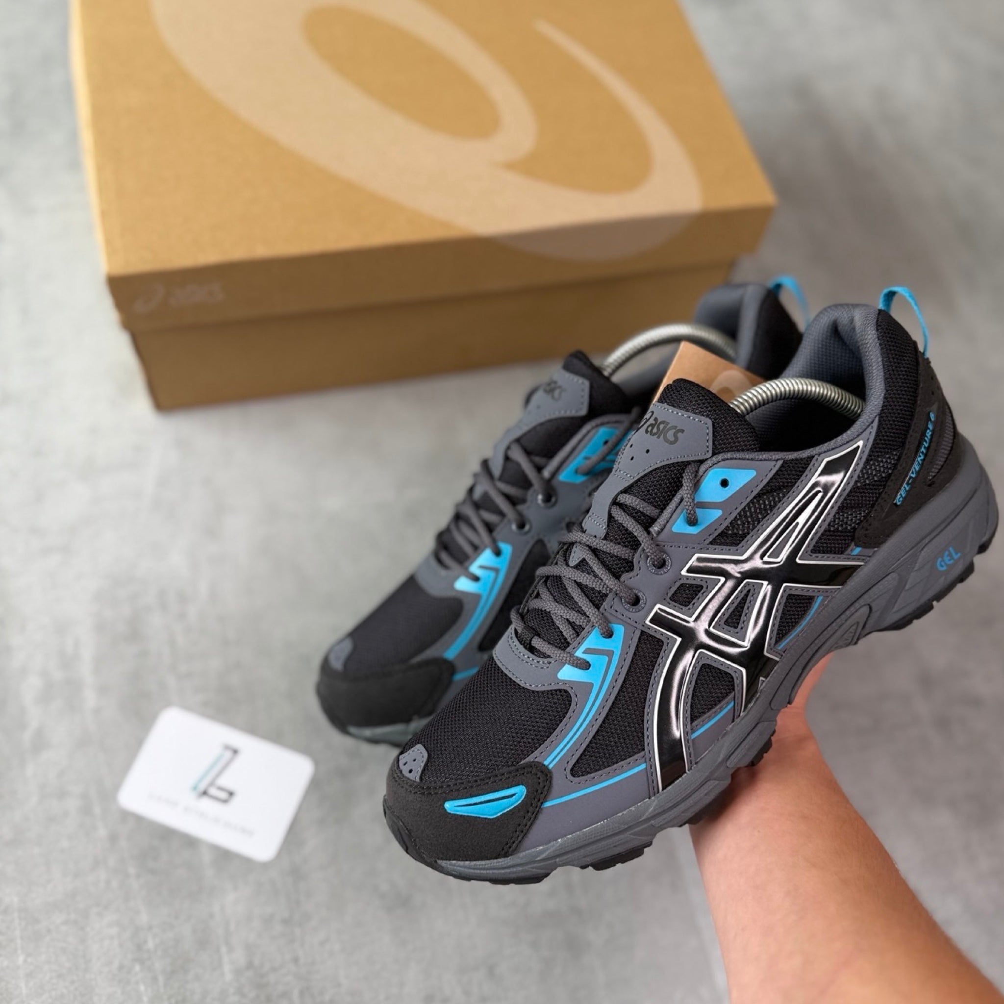 ASICS GEL VENTURE 6 ‘BLACK/CARRIER GREY/BLUE’