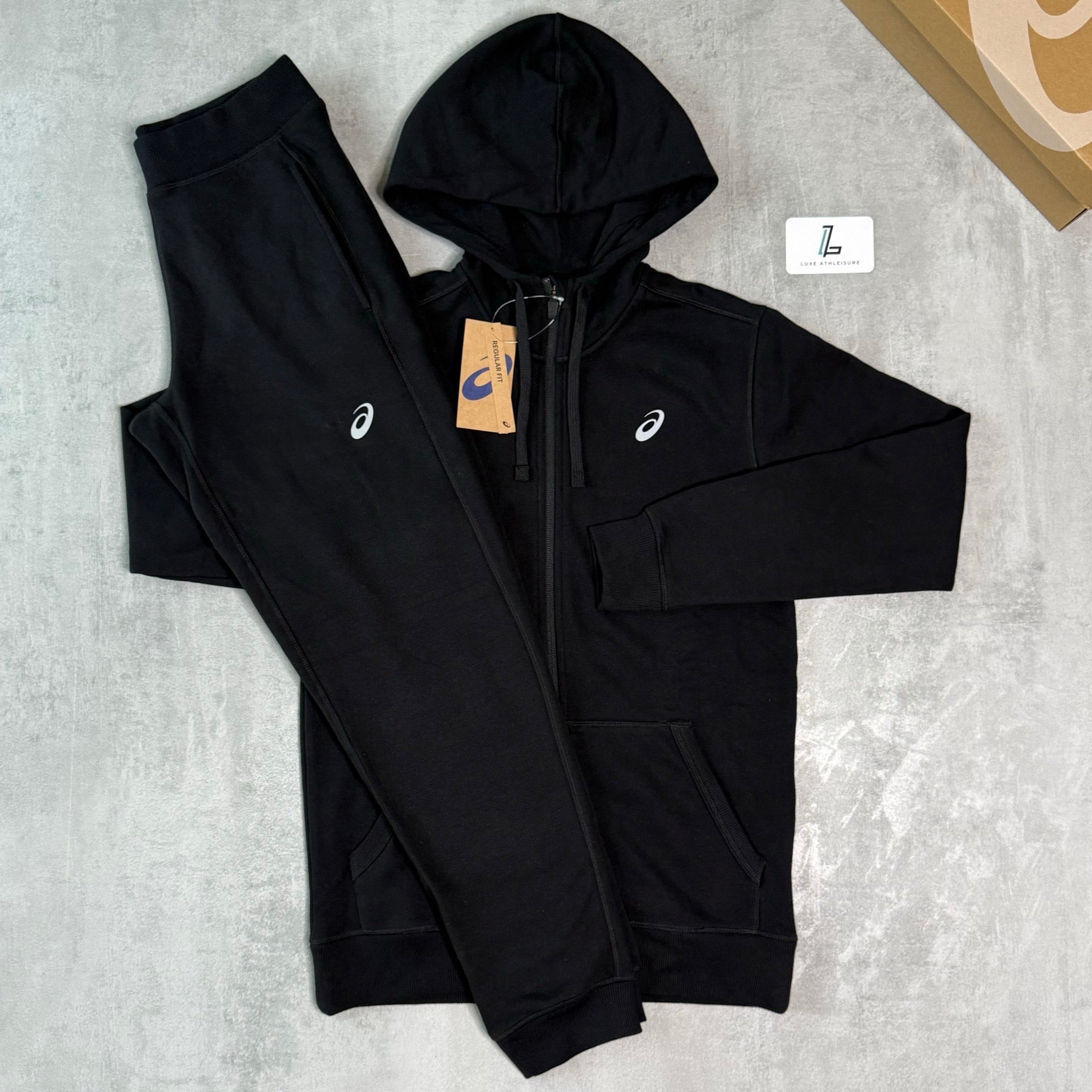ASICS SPORT FLEECE TRACKSUIT ‘PERFORMANCE BLACK’